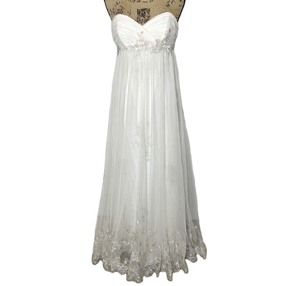 Wtoo Dresses & Skirts - WTOO Strapless Floral Applique Wedding Dress